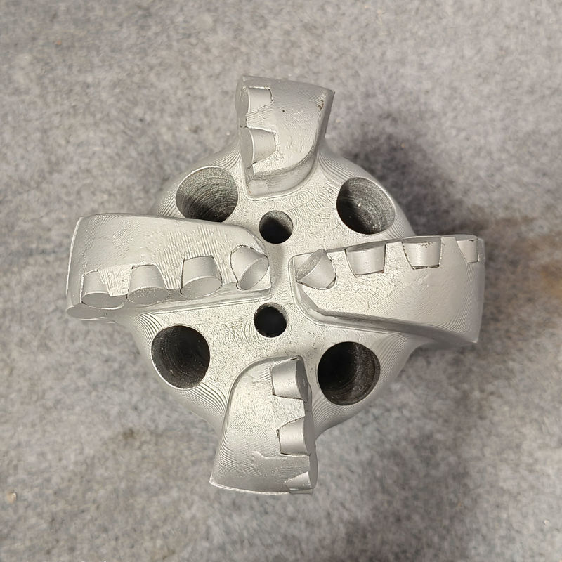 Wiertła PDC ze stali węglikowej o konstrukcji z frezami stałymi i 146 mm - 4 ostrza do wiercenia studni