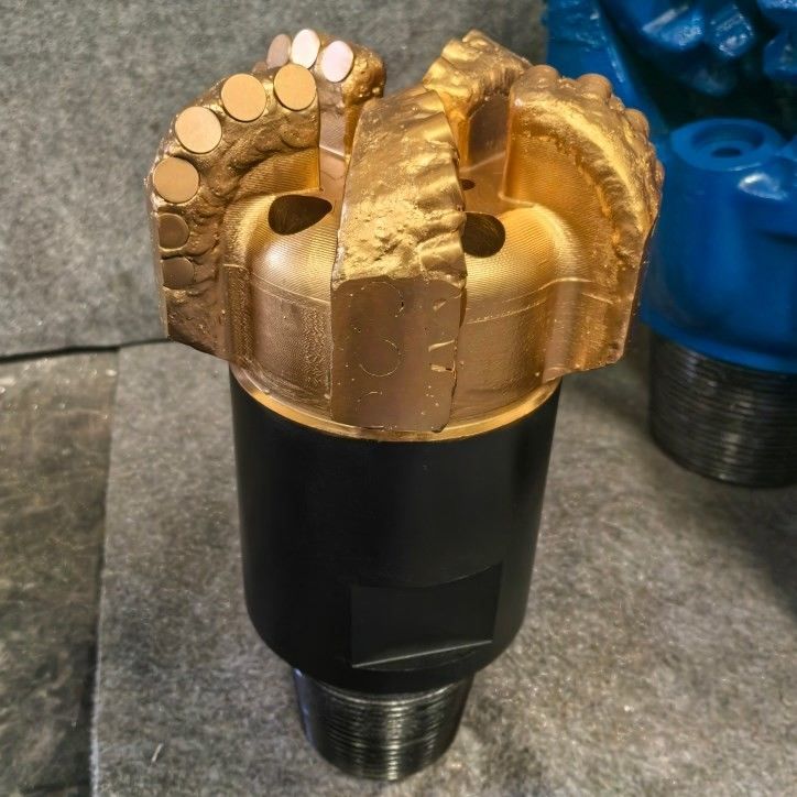 98mm do 3593.7mm Węglowodorowe stalowe wiertarki PDC Dostosowywalna konstrukcja dla miękkich do średnich łupków