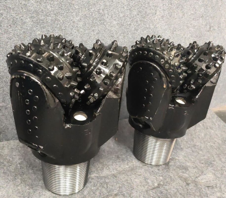 Tricone Roller Bits For Pebbles Terrain Thread Typ 2 3/8 Reg To 7 5/8 Reg Horyzontalne wiertnicze wiercenie