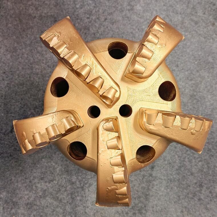 Diament 98mm 3 Blade Pdc Arc Angle Drill Bit For Water Well Węglowa kopalnia