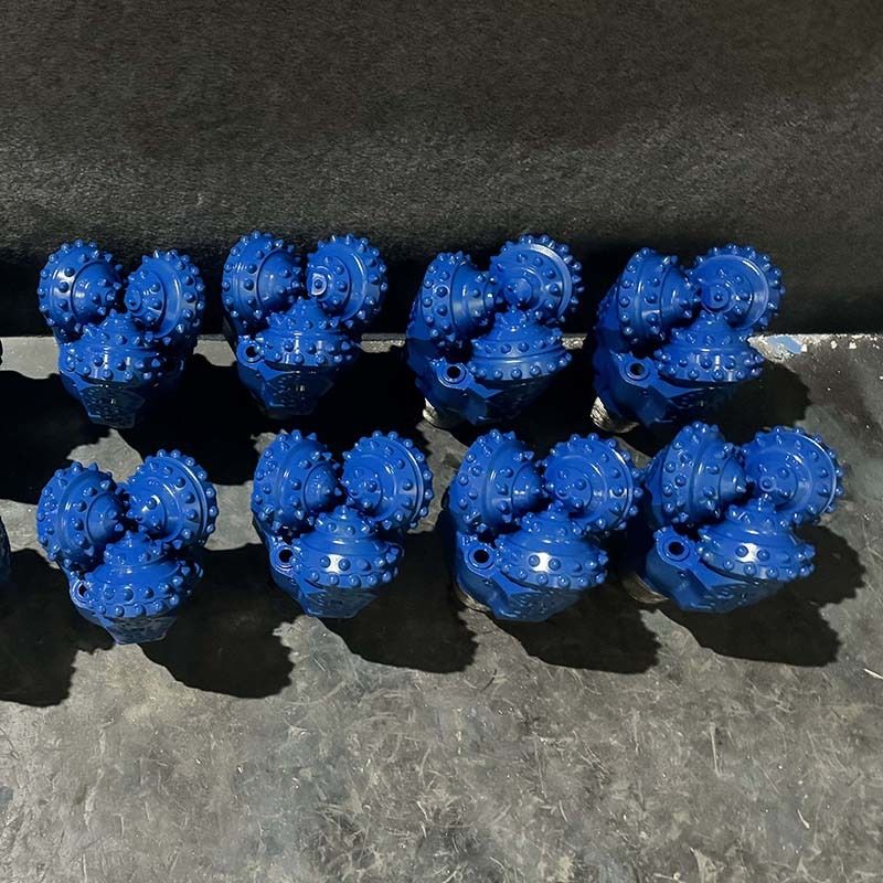 5 1/2 cala IADC 537 Wiertła obrotowe z węglików spiekanych Tricone do wiercenia studni wodnych/naftowych/gazowych Kute narzędzie wiertnicze