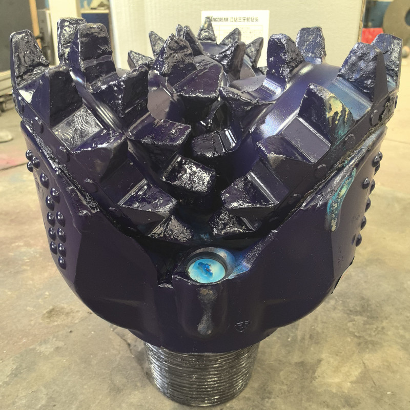 Wiertło frezowe z zębami o średnicy 13 3/4 cala z roczną gwarancją i różną liczbą zębów do wiercenia studni